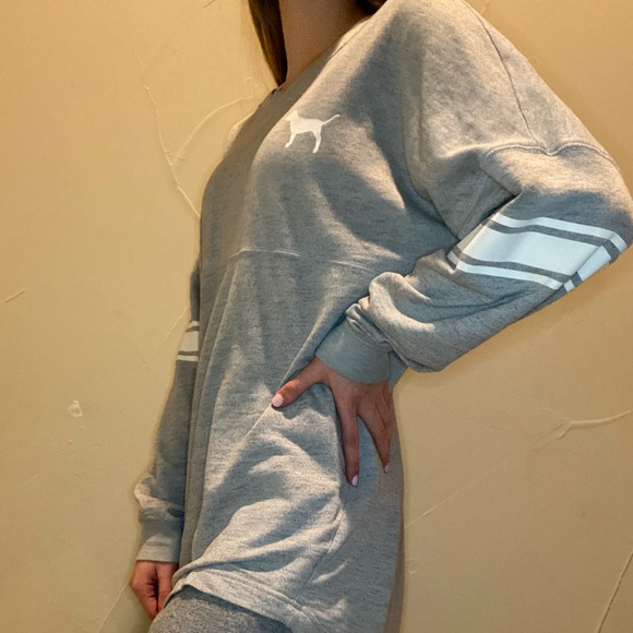 Light gray pullover